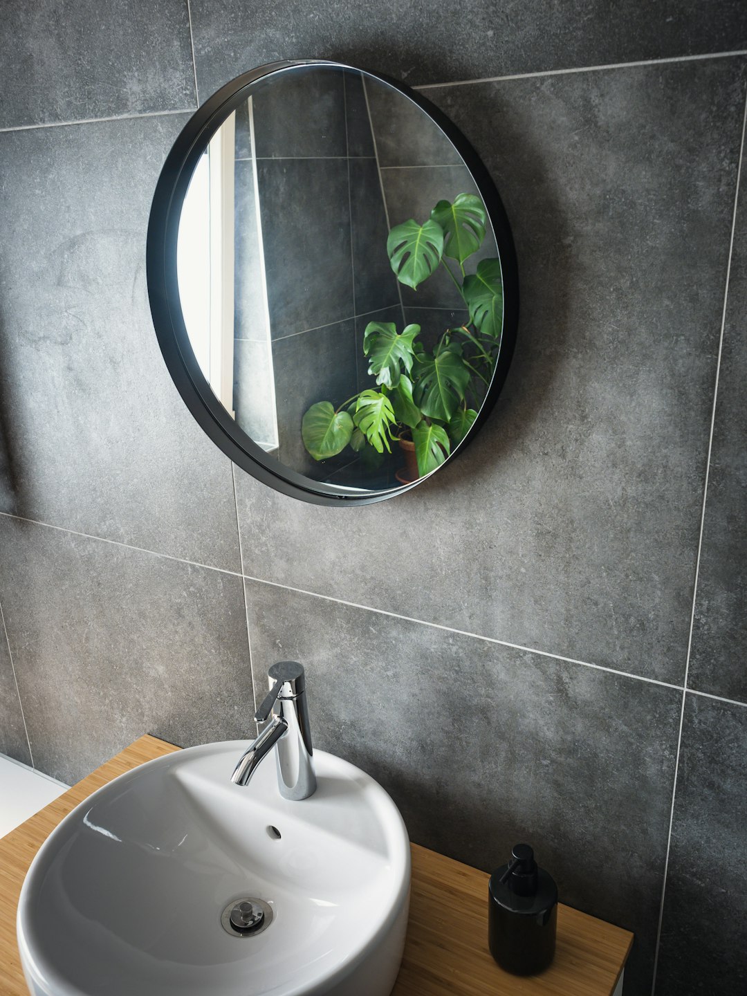 Large Format Bathroom Tiles in Edgewood